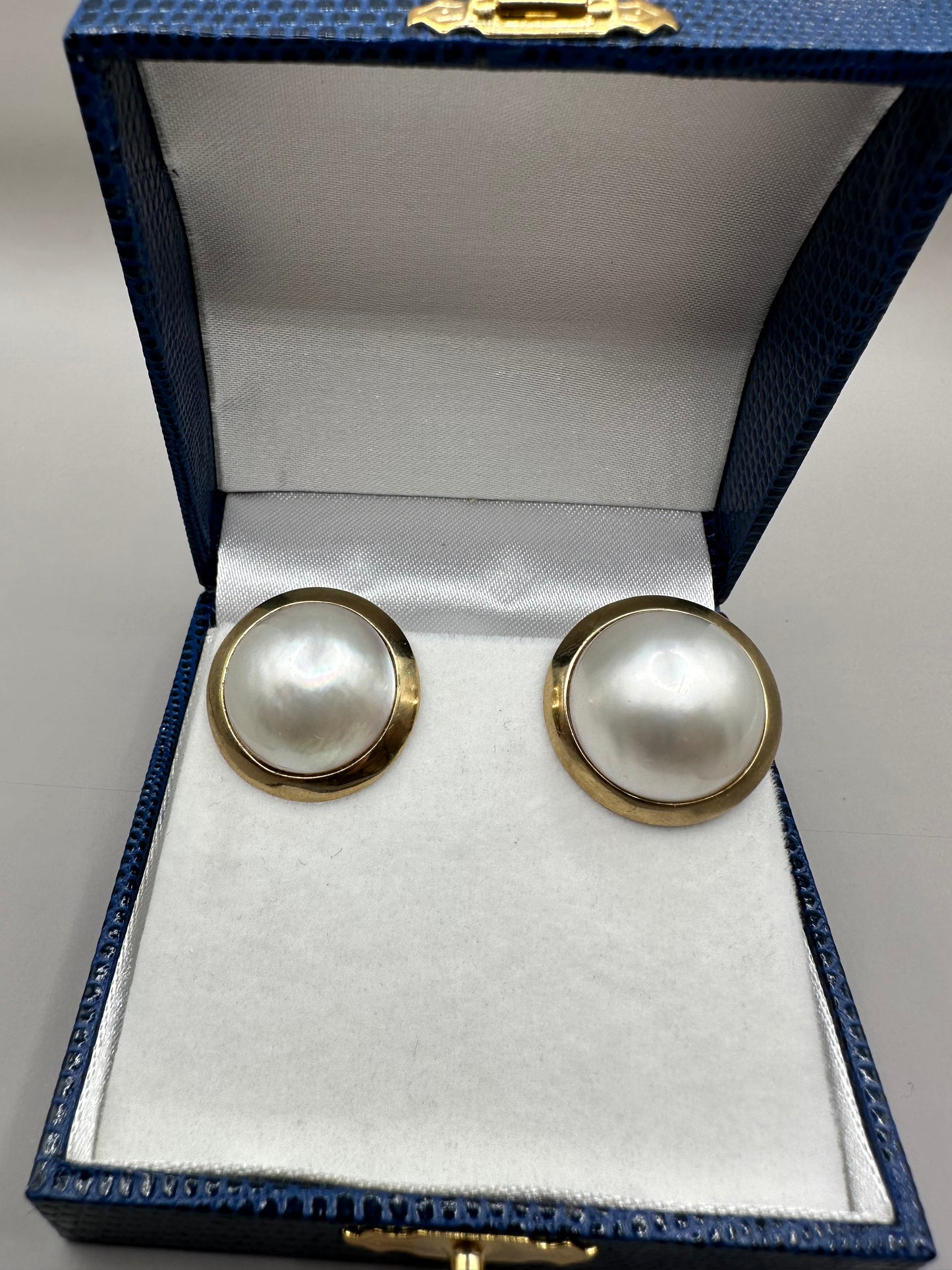 Mobe Pearl Earrings