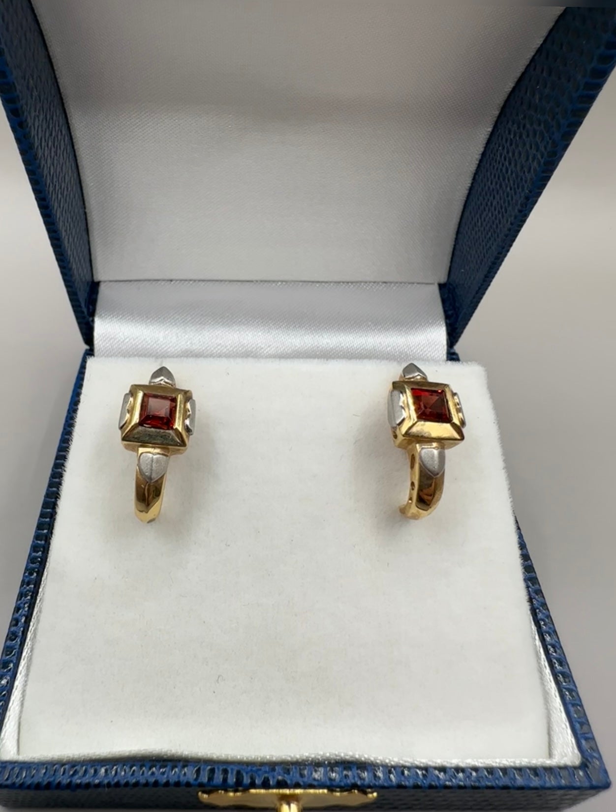 Square Garnett Yellow and White Gold Earrings