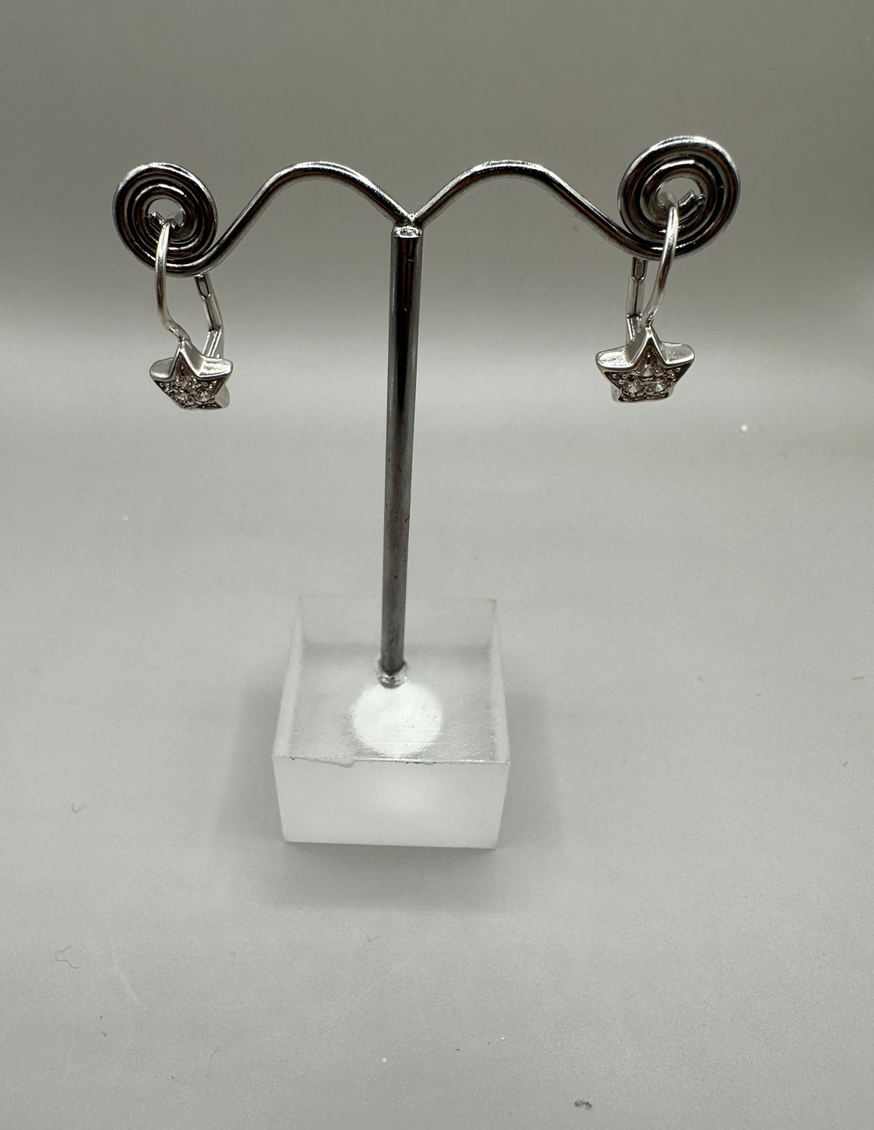 Dangling Star Shaped White Gold Earrings