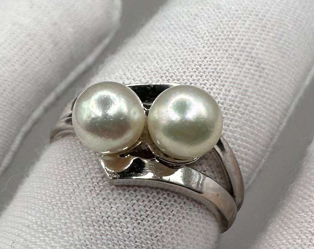 Double Pearl White Gold Ring