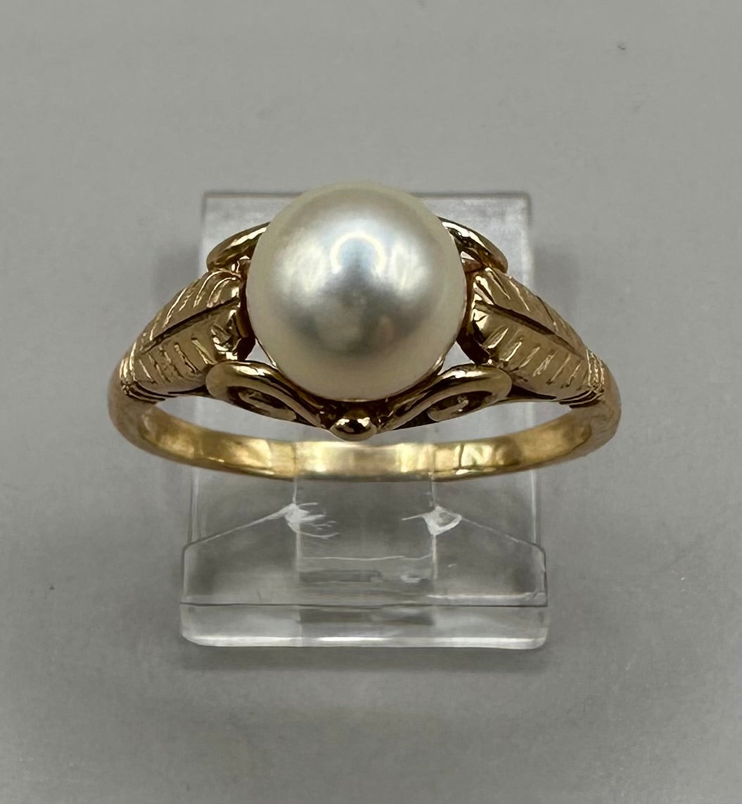 Pearl Yellow Gold Ring