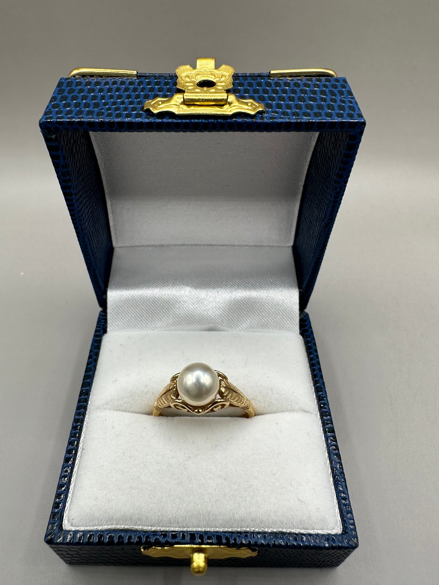 Pearl Yellow Gold Ring
