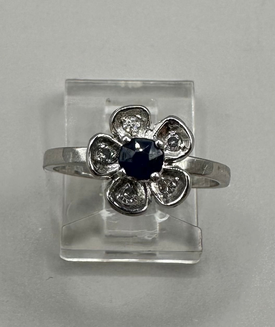 Flower Shaped Blue Sapphire and Diamond White Gold Ring