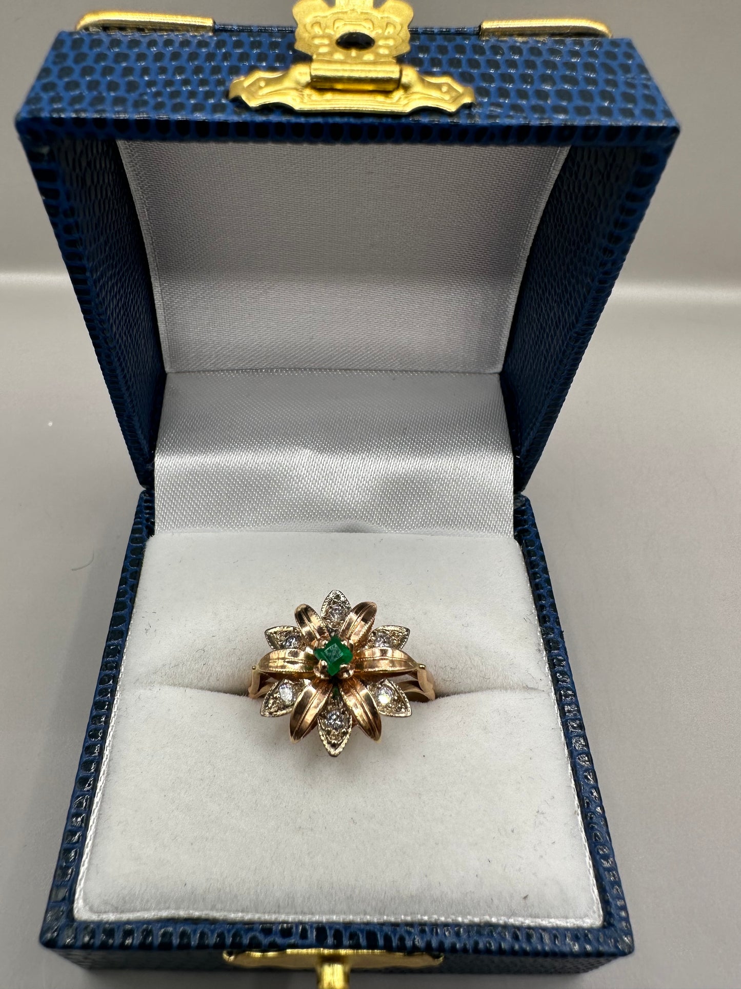 Flower Emerald and Diamond Yellow Gold Ring