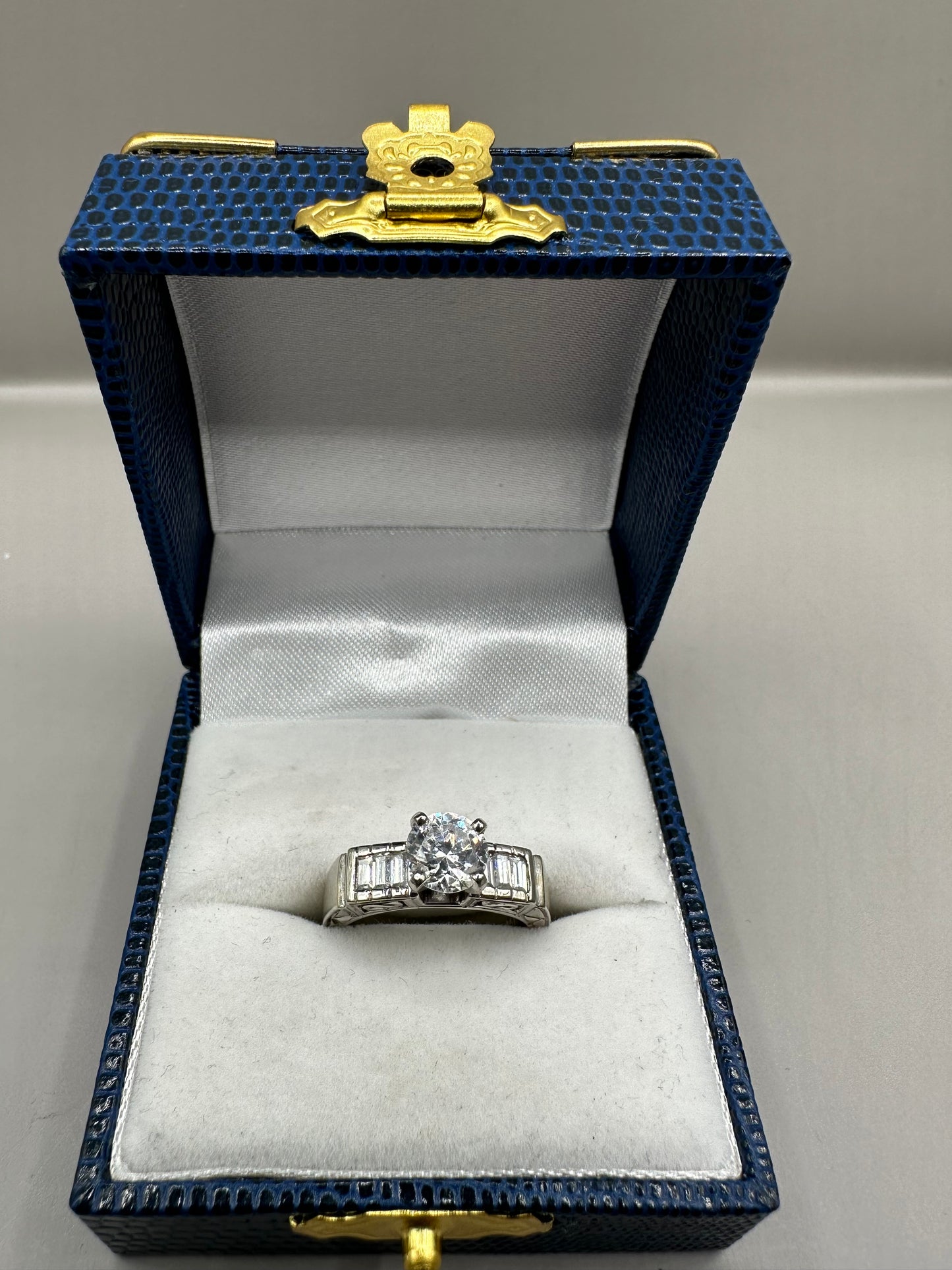 Filigree Solitaire White Gold Ring