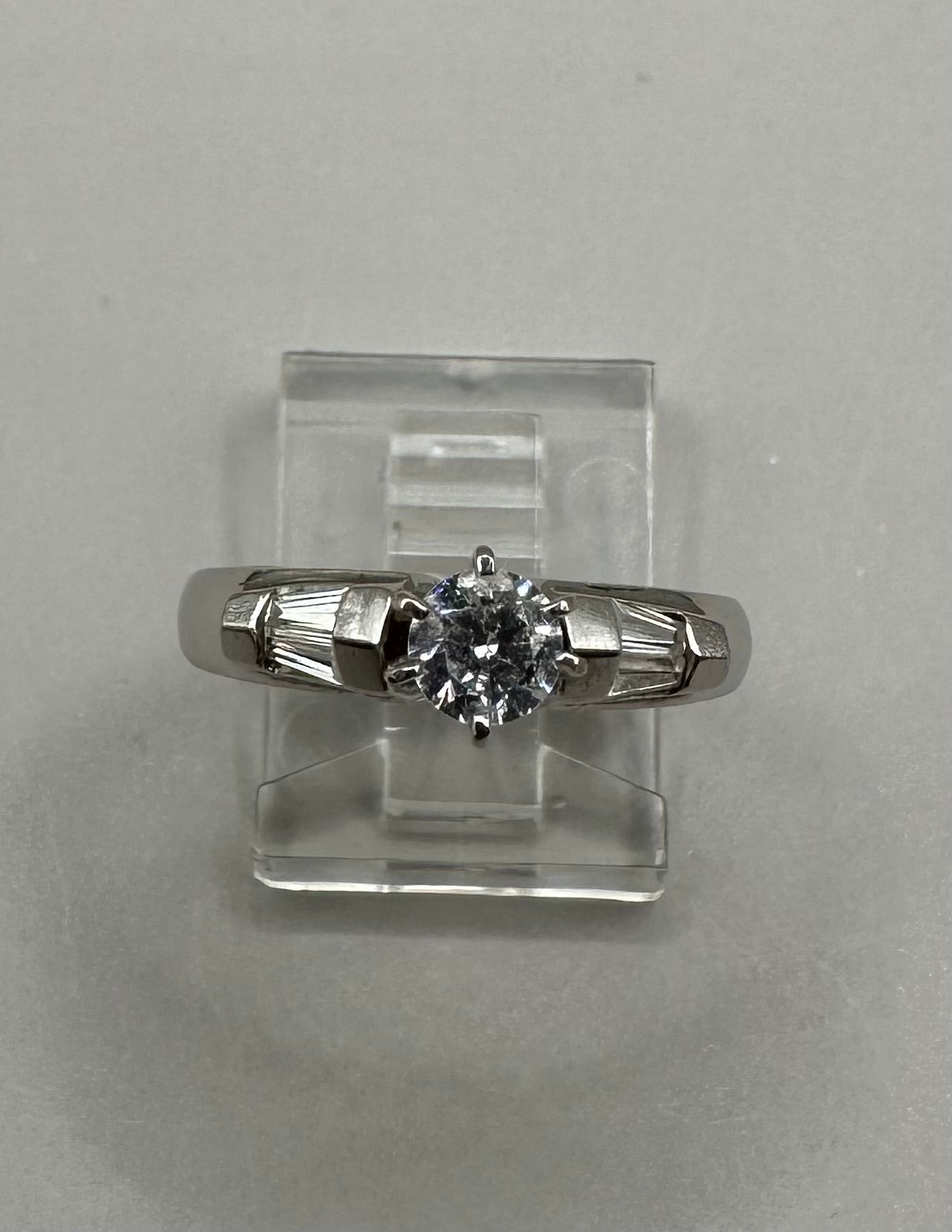 Solitaire White Gold Ring