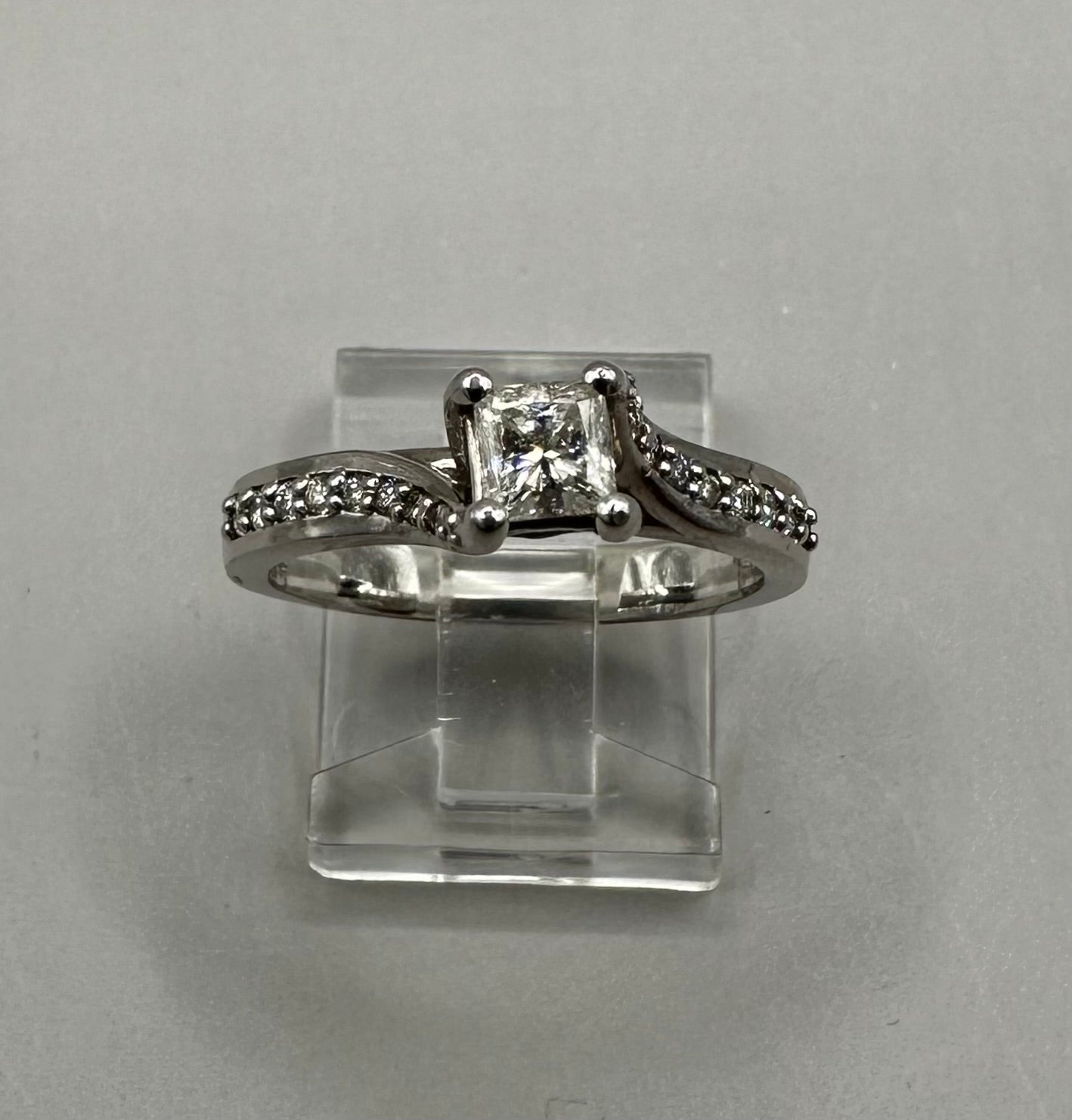 Solitaire Diamond White Gold Ring