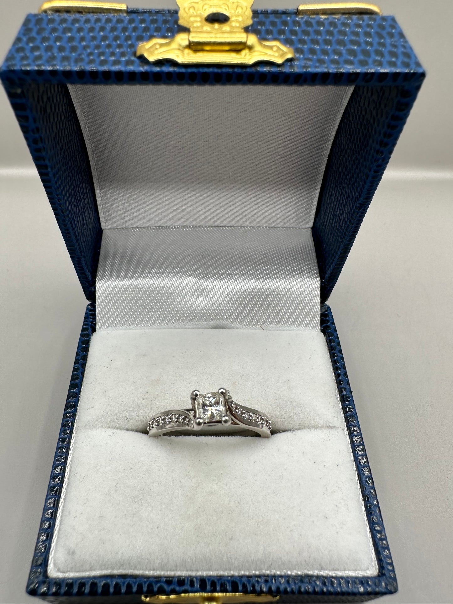 Solitaire Diamond White Gold Ring