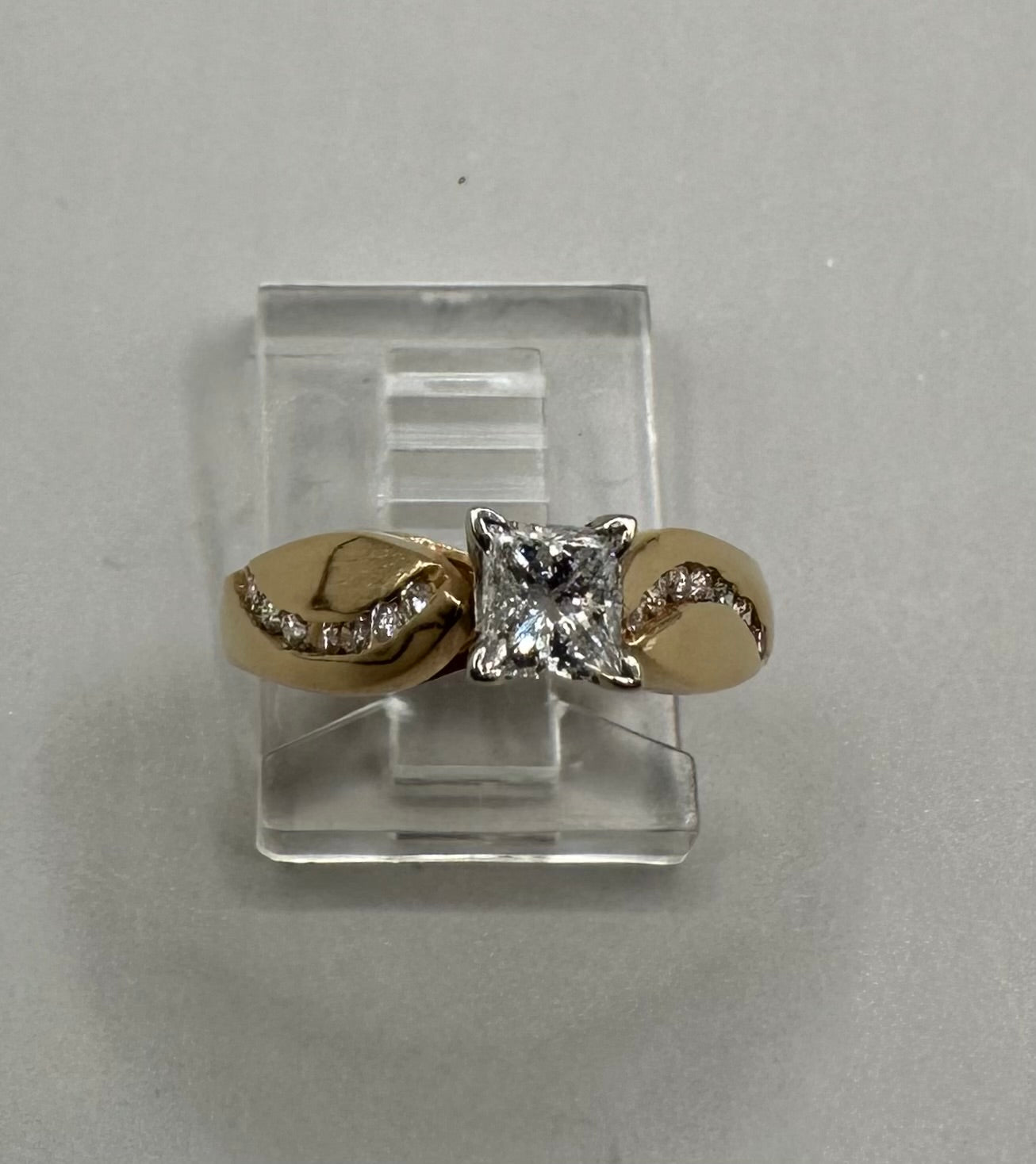 Solitaire Diamond Yellow Gold Ring