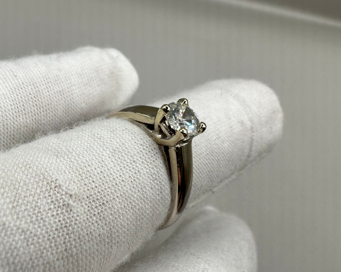 Solitaire Diamond White Gold Ring