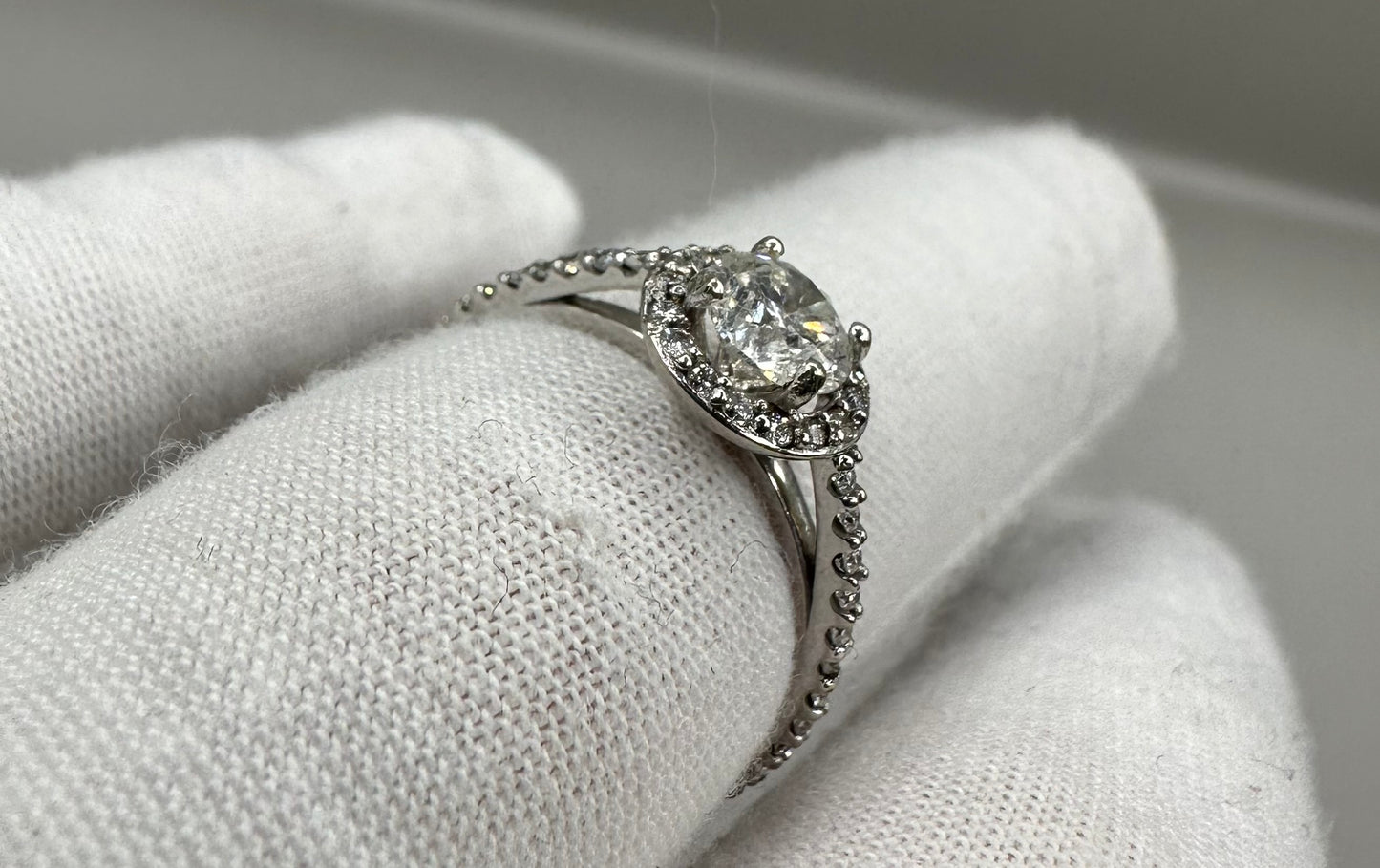 Round Halo Diamond White Gold Rings