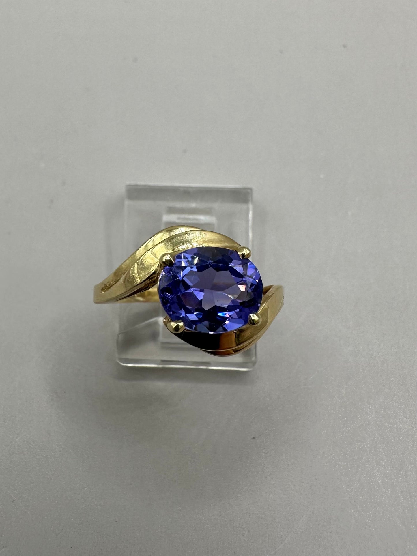 Tanzanite Yellow Gold Ring