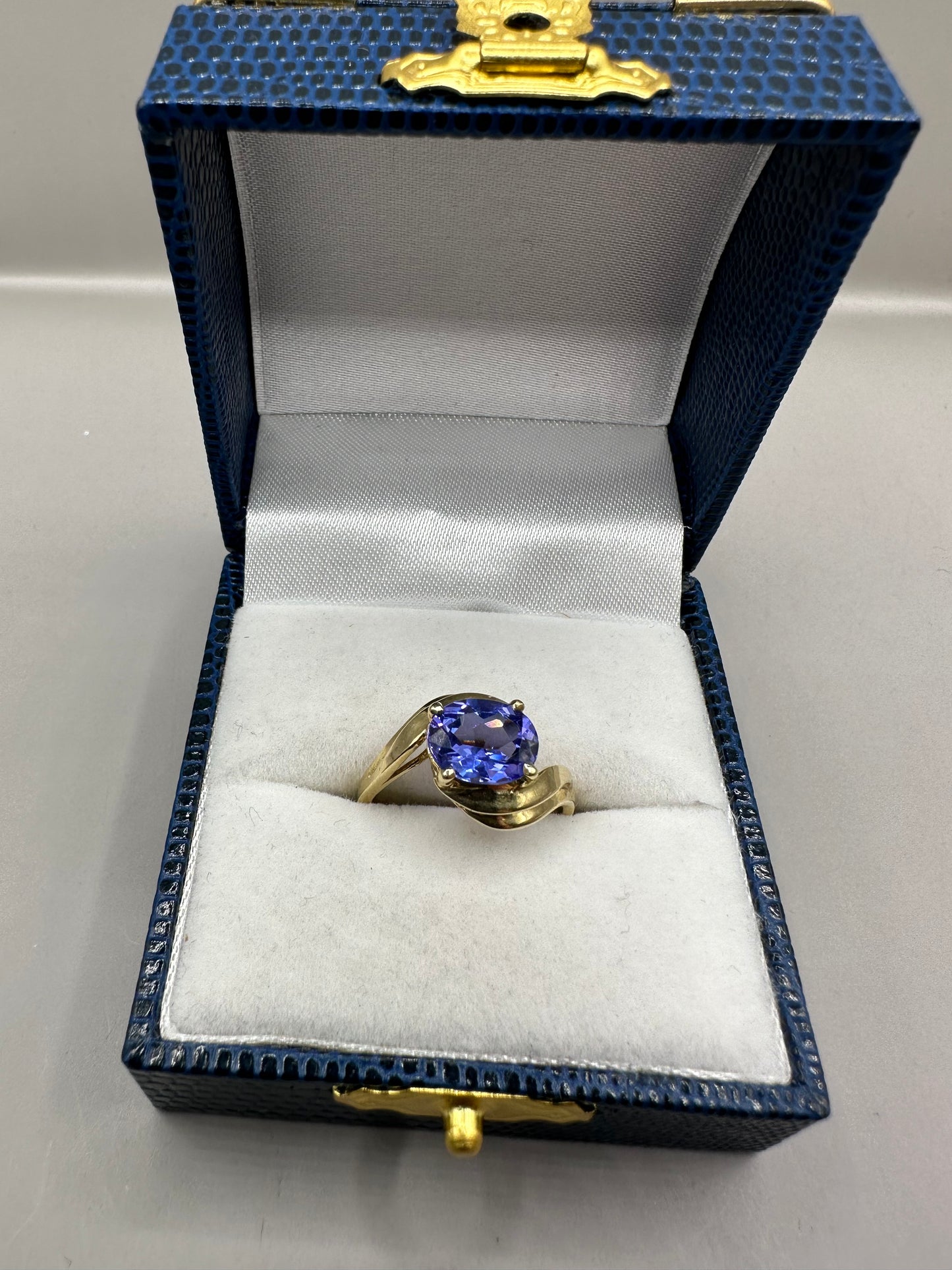 Tanzanite Yellow Gold Ring