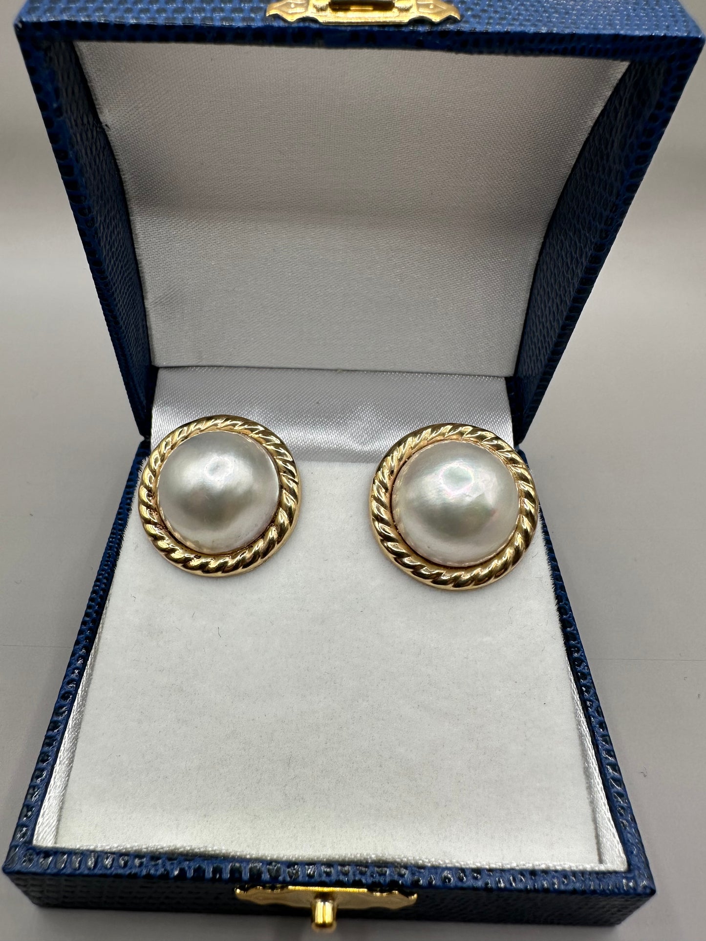 Mobe Pearl Earrings