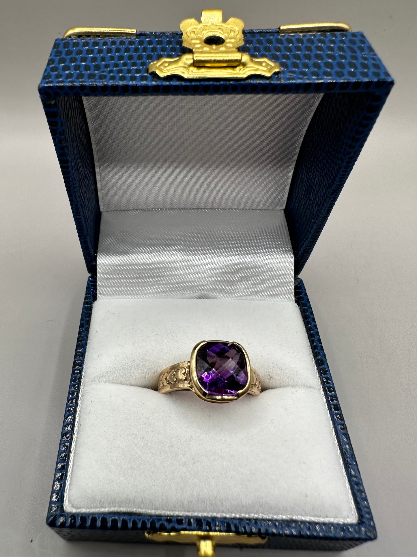 Chequered Amethyst Yellow Gold Ring