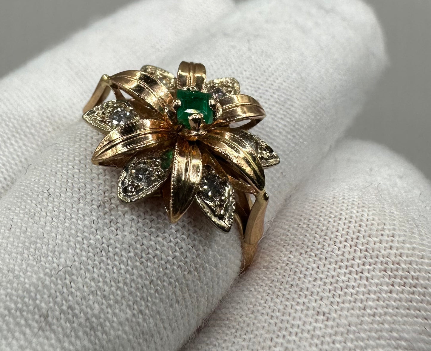Flower Emerald and Diamond Yellow Gold Ring