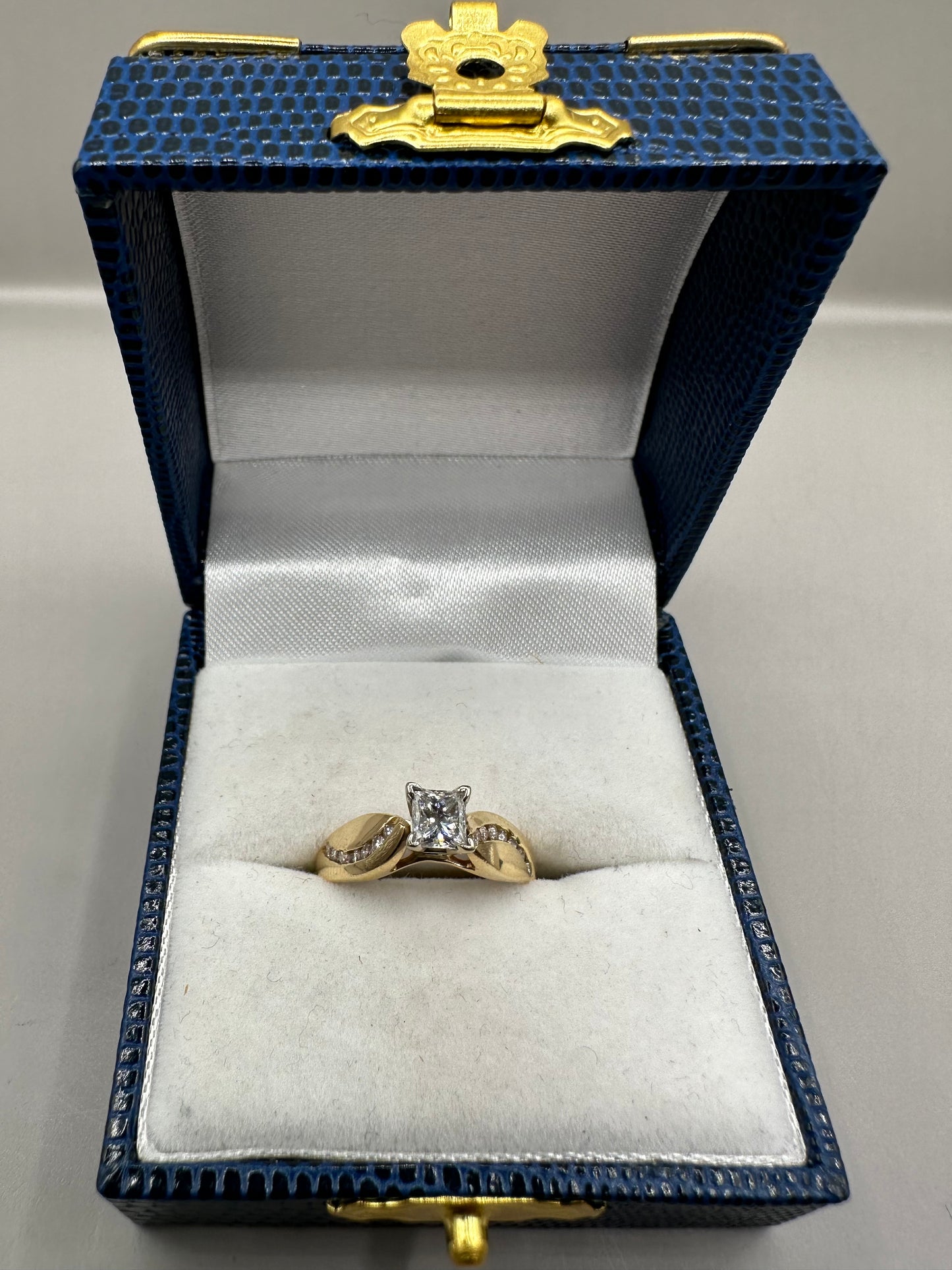 Solitaire Diamond Yellow Gold Ring