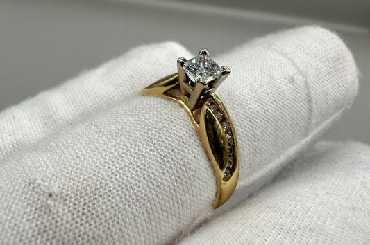 Solitaire Diamond Yellow Gold Ring