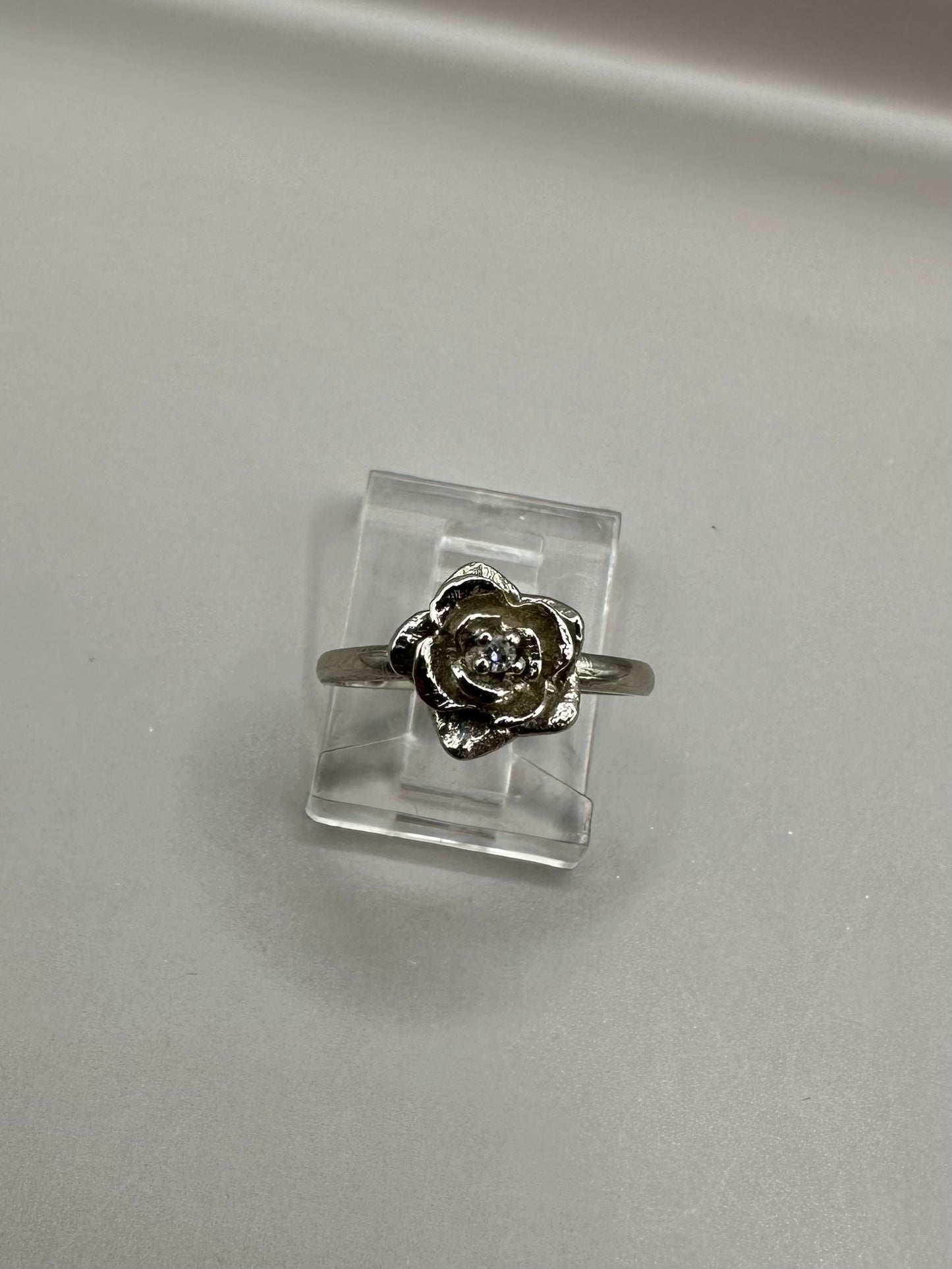 Rose Shaped Diamond White Gold Ring