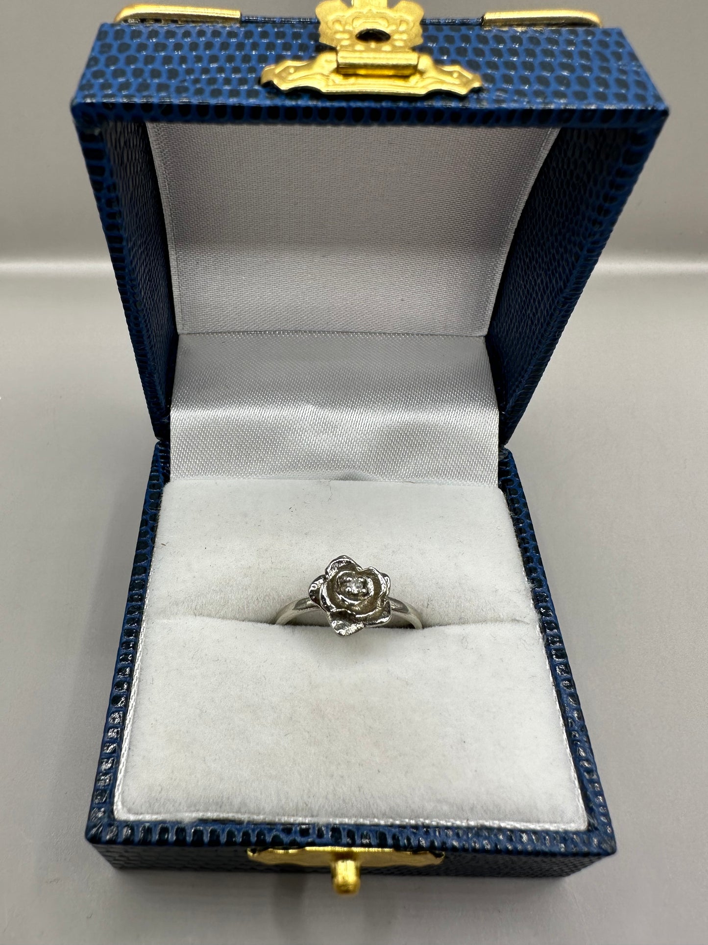 Rose Shaped Diamond White Gold Ring